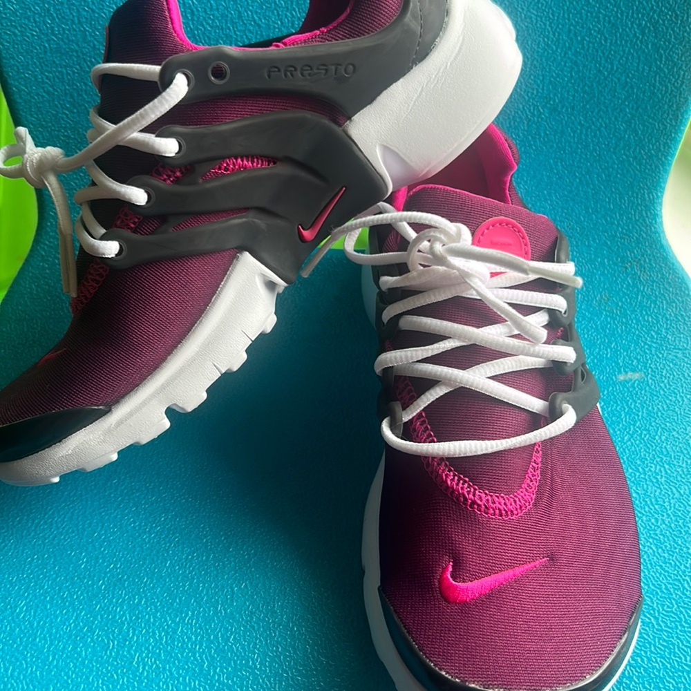 Girl’s Nike Sneakers